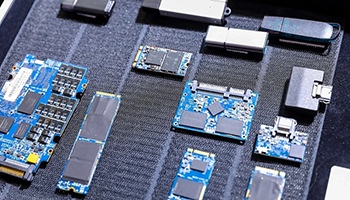 存储成“顶流理财产品”：AI驱动涨价潮，消费端承压