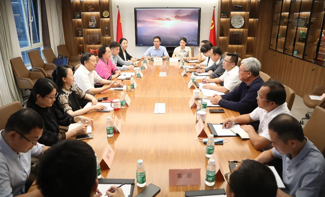 徐祥楠理事长会见贵港市覃塘区委书记韦安宁一行