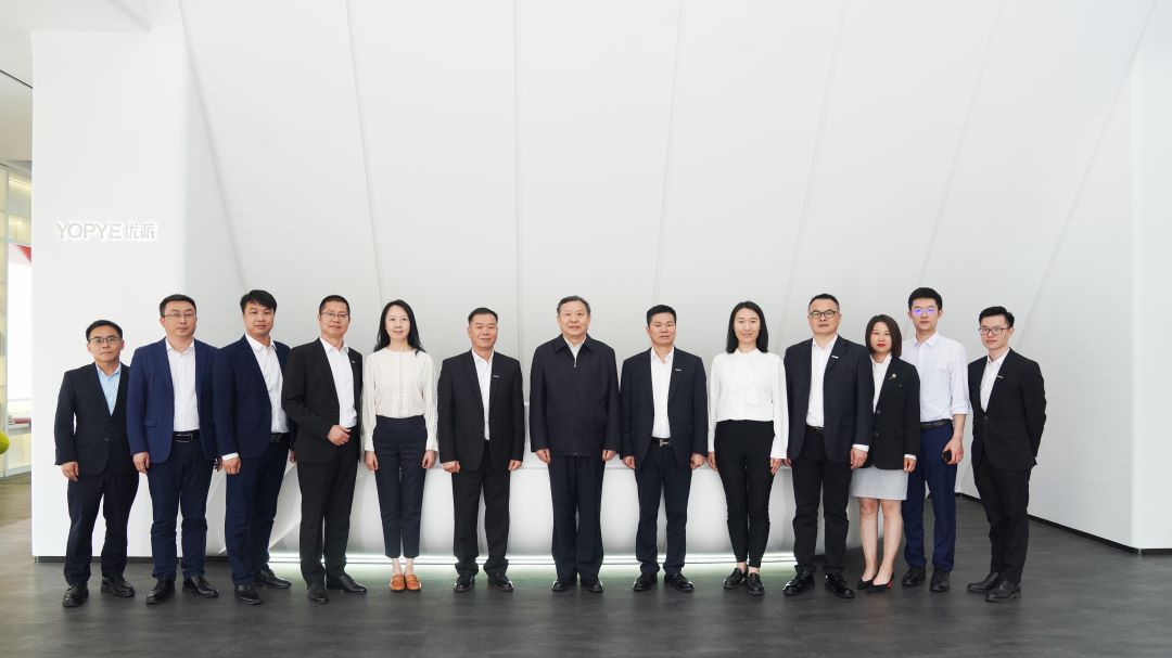 中国家具协会理事长徐祥楠一行前往优派集团调研