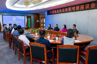 中国家具协会理事长徐祥楠一行前往中山市小榄镇调研
