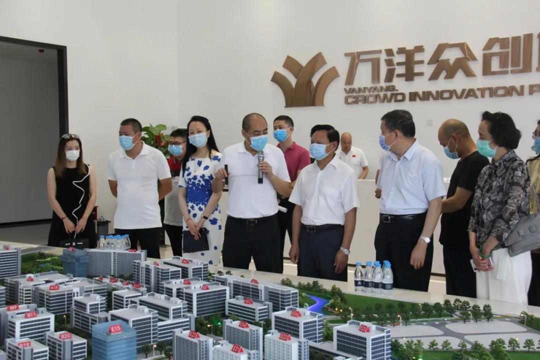 中国轻工业联合会、中国家具协会一行前往顺德龙江进行行业调研
