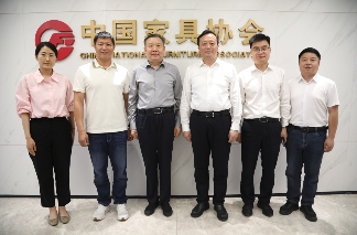 徐祥楠理事长会见南康区委副书记、区长李赣兴一行